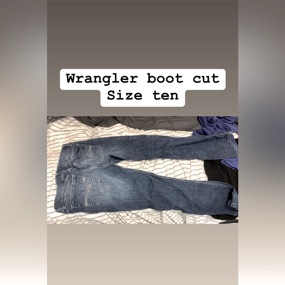 Wrangler says it’s boot cut but fits like a straight leg
